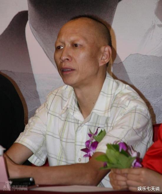 李明|他是赵薇同学,因丑成名妻女却貌美如花,岳母:没见过这么丑的