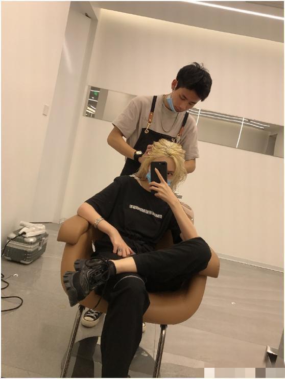 罗志祥■周扬青又做了一件践踏罗志祥尊严的事，反而暴露自己对罗志祥还有感情