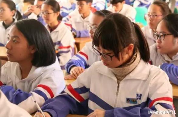 中考|800名高一新生遭清退，无学可上惹争议，家长：孩子未来谁负责