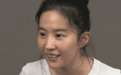 刘亦菲|在美国失去修图待遇的刘亦菲,终于“仙气耗尽”,暴露33岁真实颜值!