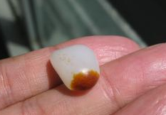 「蜜蜡」根据和田玉的皮来分析肉,很实用很简单