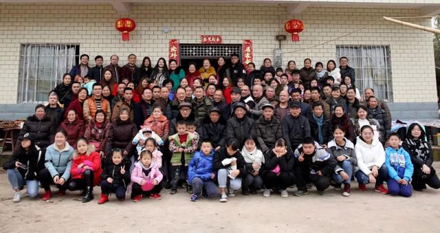 老房子破破烂烂，为什么要回老家过年? 看哭