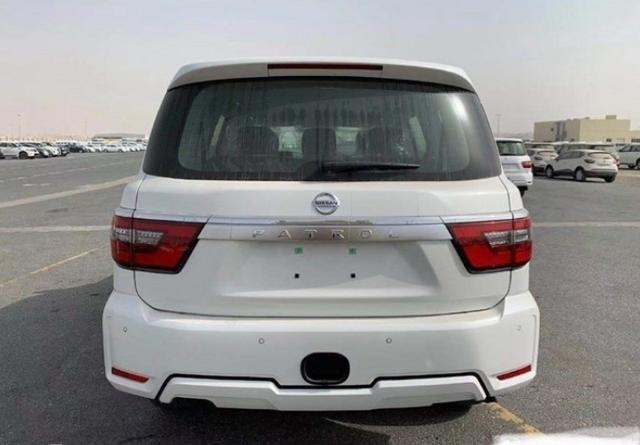 ##020款途乐到港，配双屏设计更豪华，超大尺寸确实比“霸道”香