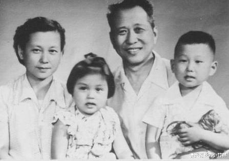 林彪|开国将军与林彪前妻相恋10年,还养着林彪的孩子,晚年却遭陷害