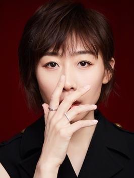 「任素汐」被骂“长得像驴脸”，17岁上中戏，28岁才走红，把“骚”演到极致