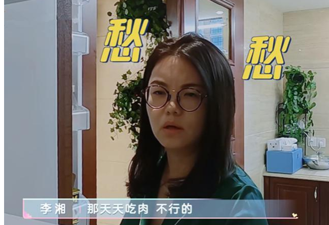 王岳伦|李湘两人吃四盘肉，冰箱门不关戴钻戒睡觉，网友讨厌的不只是炫富