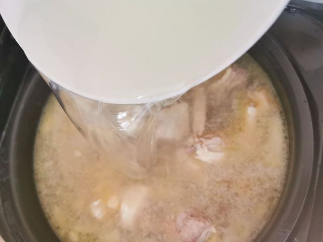 『猪肉』6月，吃大鱼大肉不如吃它，比猪肉便宜，常吃清热去火，快收藏