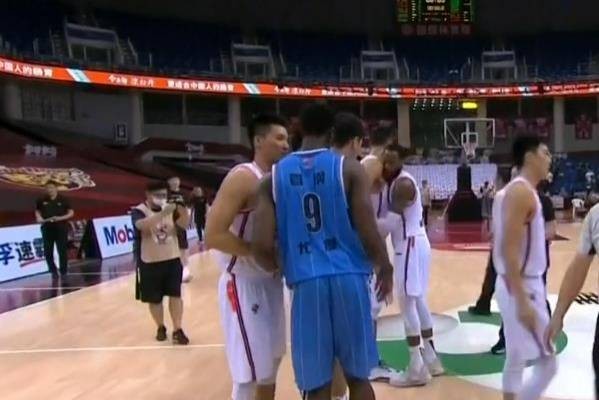 广东男篮|太黑了!广东全场5打8挺进总决赛!裁判这么帮北京都赢不了?