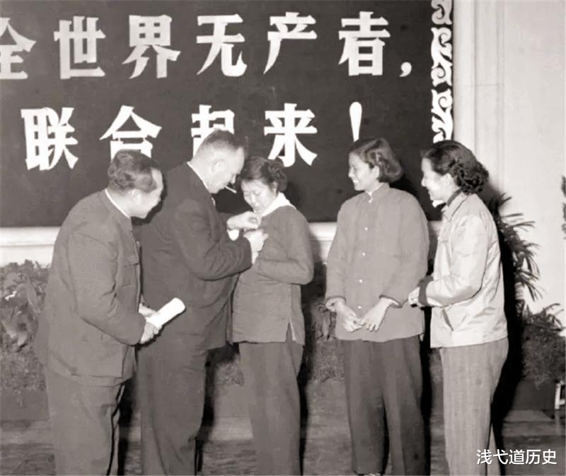 黑龙江|她2岁丧父，11岁“嫁”表哥，30岁被印在壹元人民币上，活到90岁