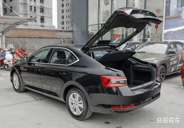 斯柯达速派|这\13万德系B级车\，2.0T就能7S破百+掀背！换标迈腾无人懂！