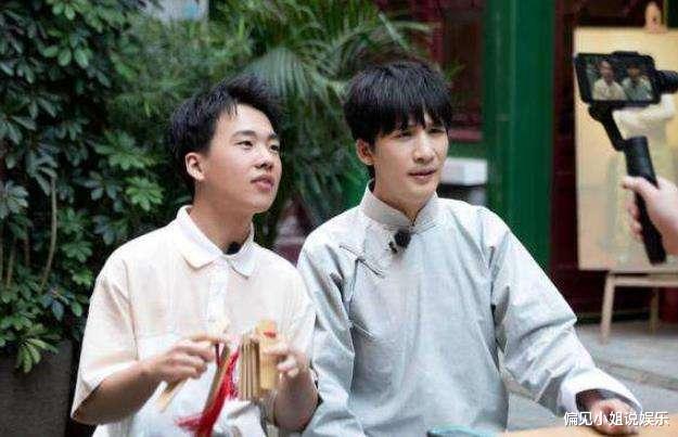 「郭麒麟」这爷俩太黑了！郭麒麟发行新单曲，爸爸郭德纲给他支招坑大张伟