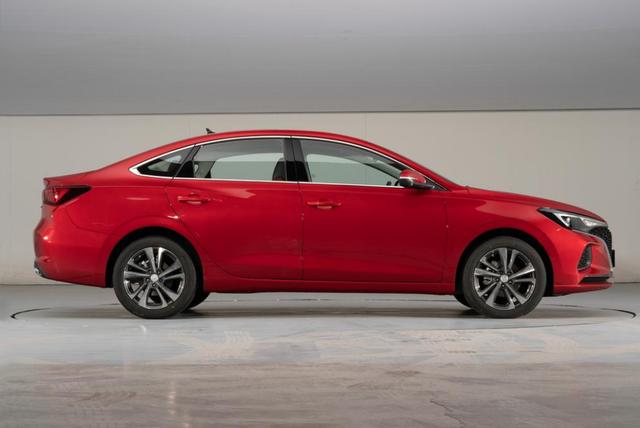 长安汽车|长安又捧红一爆款，3个月卖出近4万台，配1.4T油耗5.9L，不到9万