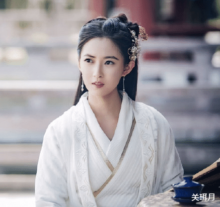 #李易峰#李易峰新剧《镜双城》造型清爽,与女主陈钰琪配合默契