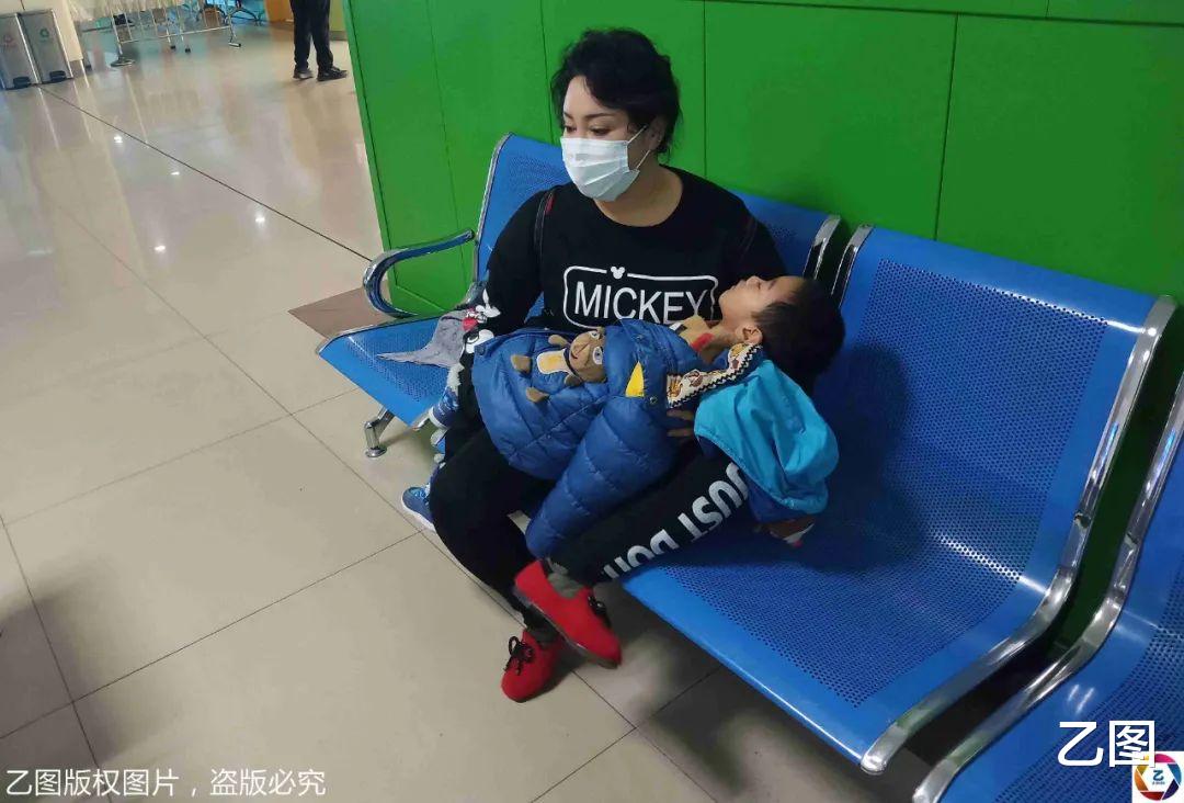 乙图|女子年轻时常遭哥哥暴力,匆匆嫁人,婚后两个孩子出生让她崩溃