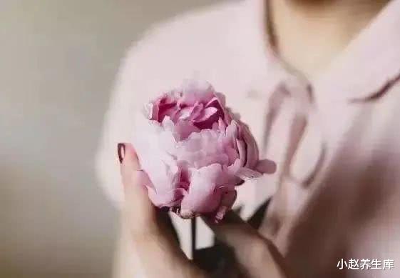 「宫颈癌」一旦内裤出现这种异常，可能是宫颈癌“找上门”，女性要注意！