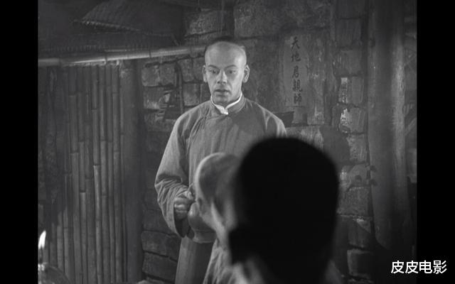 阿兰|奥斯卡影后扮演中国农妇，这“跨种族”式的演技，令我站起来鼓掌
