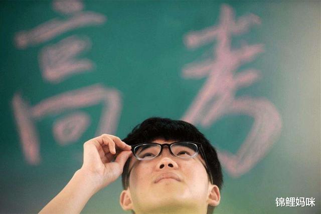 「教育孩子」高考500多分，最后却被警察带走，17年前偷试卷的学生现状如何？