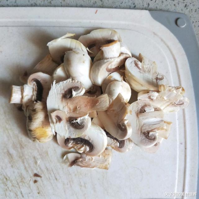 鸡胸肉|家里再穷，也要舍得给孩子吃它，蛋白质含量高，个头猛长不发胖！