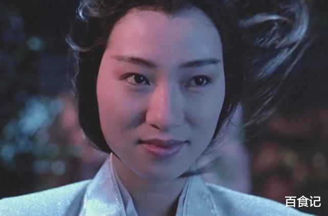 「王小凤」因出演女鬼而成名，入戏太深患上了抑郁症，老公卖掉公司陪她