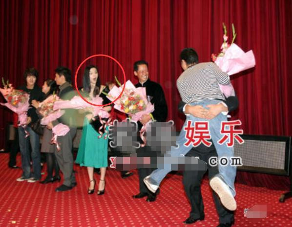 童瑶|张默当年打童瑶下手真重啊，脸都肿了，眼球充血，腿和手都是淤青