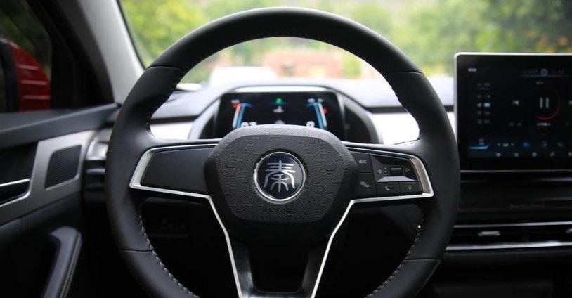 「动力」9万提比亚迪秦Pro，两个月后对比荣威i6，车主表示出乎我的意料！