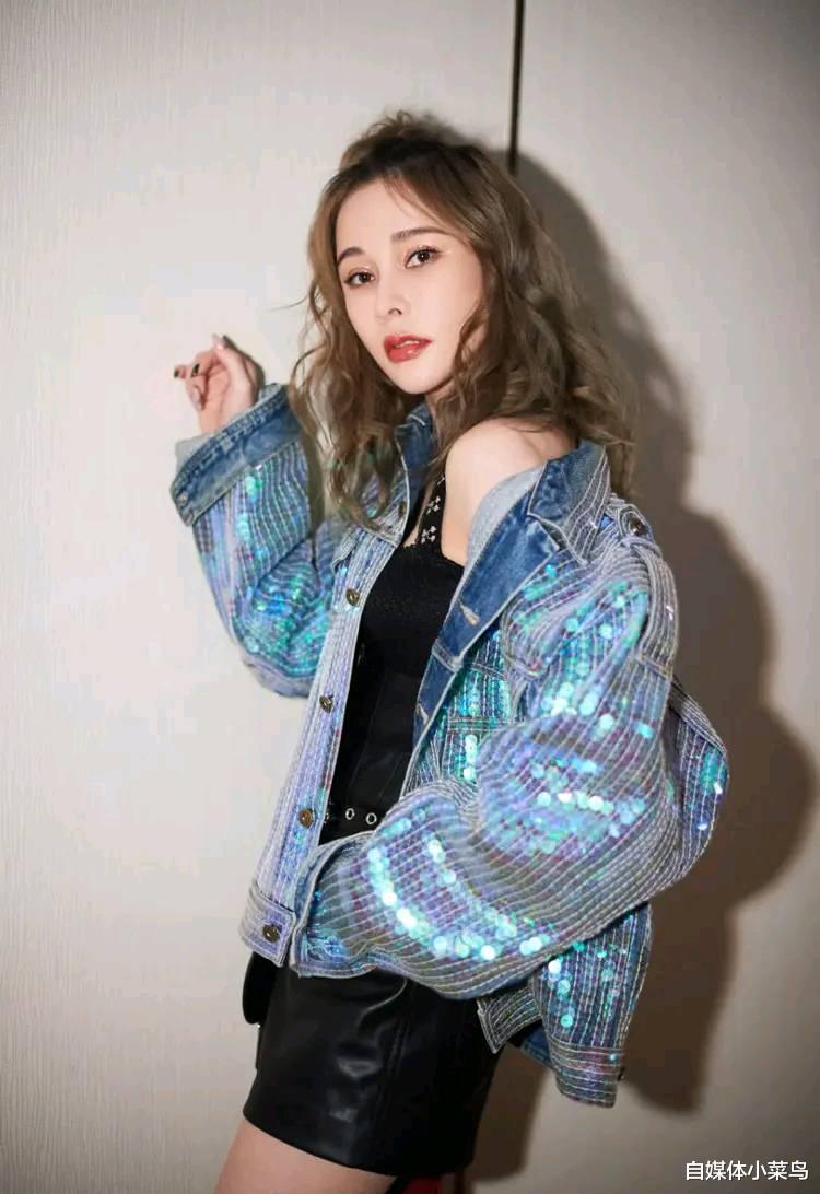 #温岚#《夏天的风》16年后再度走红，而温岚是乐坛中最特别的一个颜色