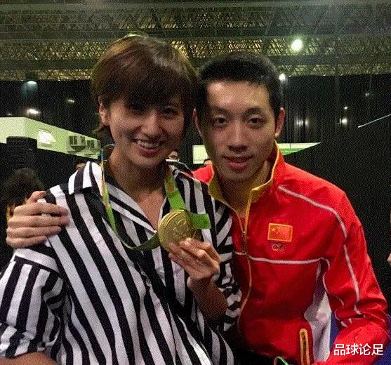 #许昕#国乒冠军许昕终于回家,乒乓美女妻子机场接风,与妻儿已数月未见