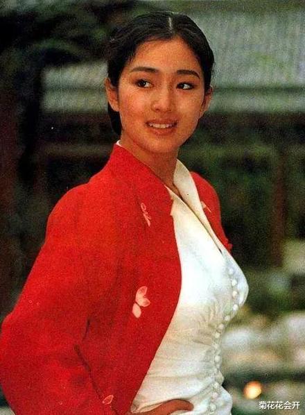 巩俐:三年痛失2位至亲,为圆母梦“被”嫁70岁老头,成为巩俐一生的痛