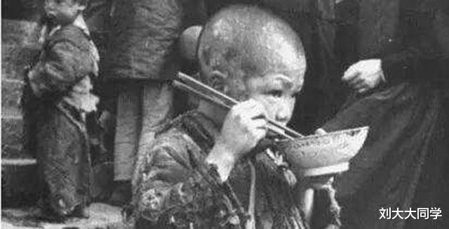 张咏■古代闹饥荒时,河里鱼虾丰富,为何百姓宁可啃树皮,也不抓鱼吃?