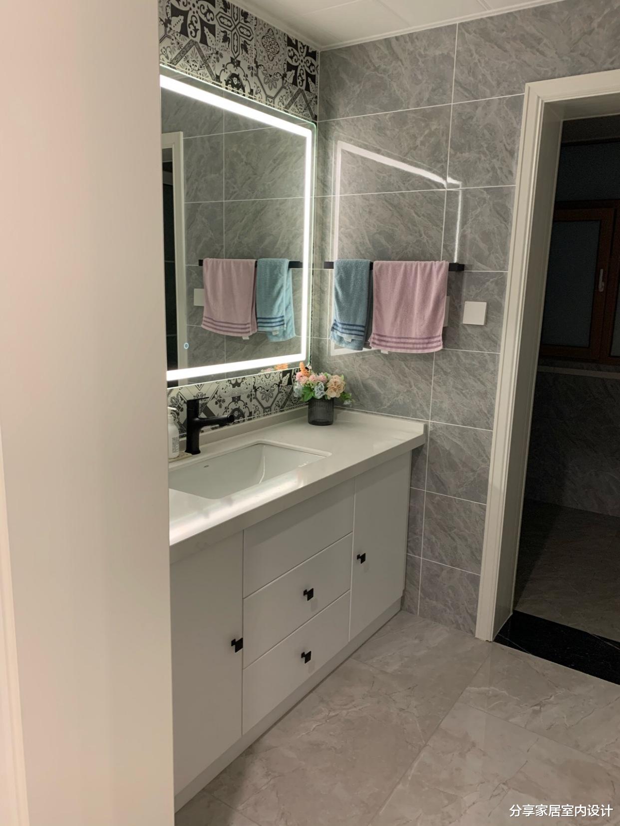 「大门」装修完工，保洁做完晾着通风中，很漂亮，过道打柜子真实用，晒晒