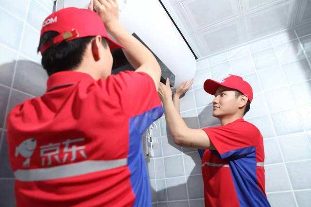 刘强东曾承诺干5年买房，10年老员工现状曝光后，网友：脸疼不？