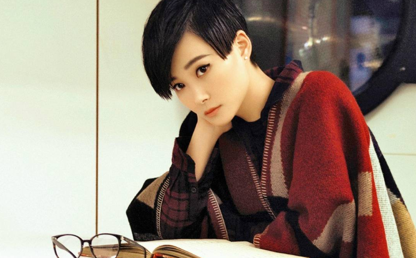 李宇春|李宇春的旧照能承包你一天的笑点，李宇春本人恨不得删了这些照片。