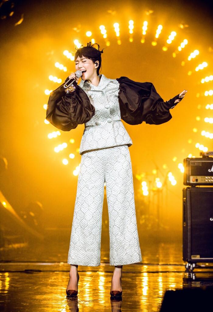 邓紫棋|她曾退赛《我是歌手》，如今“凤凰涅槃”独立养活公司，身价远远超过总冠军