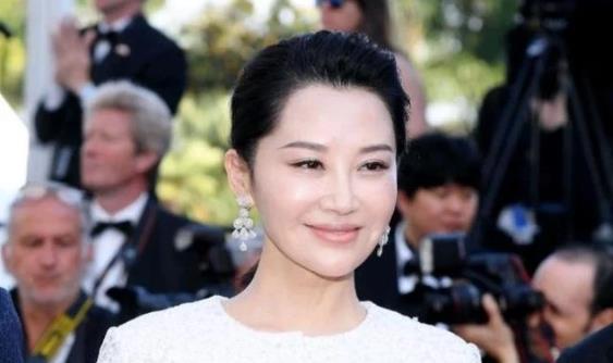 影帝▲许晴暗恋他, 江珊迷上他, 徐帆直言深爱过, 他更是当之无愧的影帝