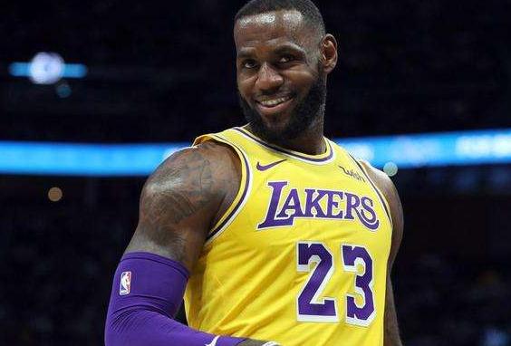 詹姆斯|詹姆斯：我过去十年赚了47亿，C罗：我赚了56亿，他：麻烦让让