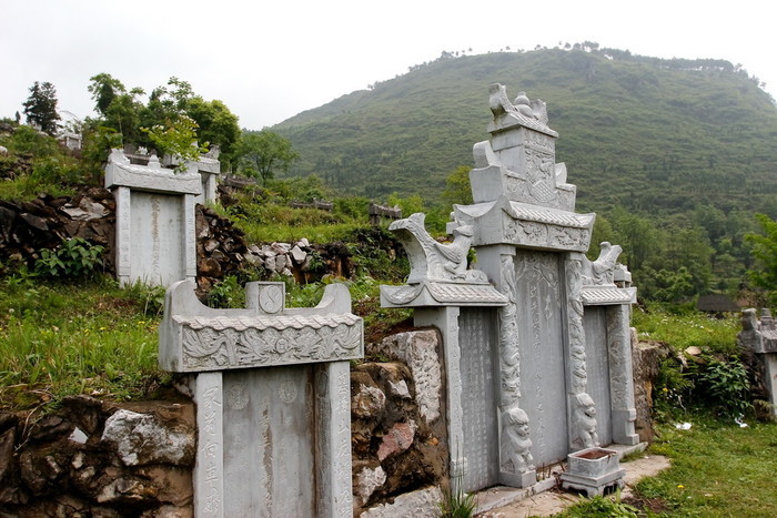 陈圆圆|陈圆圆果然没被康熙杀掉，她逃到贵州深山，2010年终于发现她的墓地