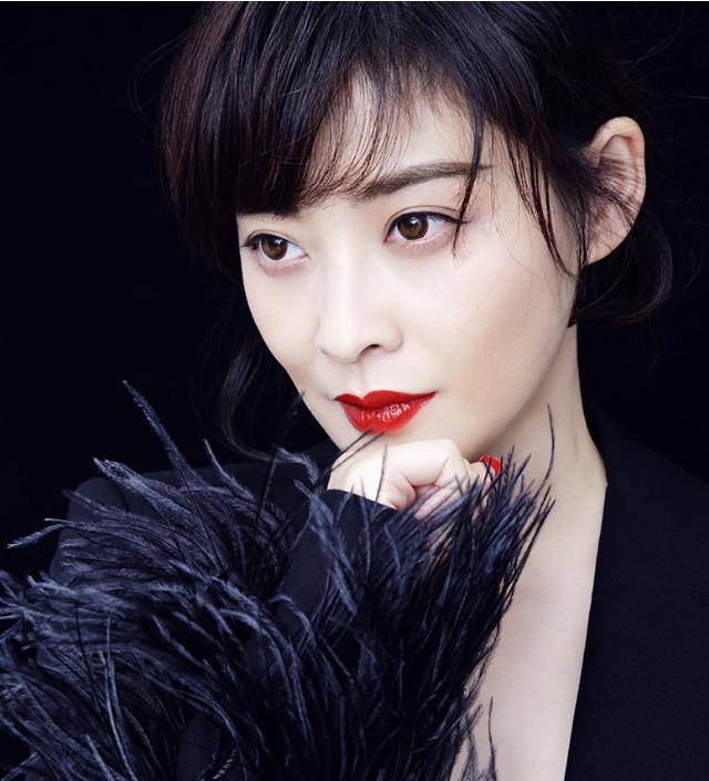 梅婷|与前夫结婚7年没生孩子，二婚后立马生了俩，45岁被丈夫宠上天