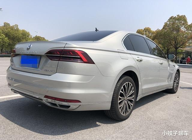 『大众汽车』38岁大叔提大众辉昂低配版，底盘质感不比A6L差，这价格咋样？