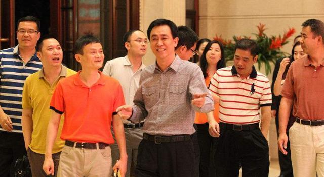 万茜|许家印糟糠之妻，身家170亿低调过日，两人37年恩爱如初