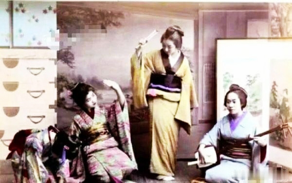 日本■日本明治时代老照片: 武士切腹面不改色, 穿和服的女子翩翩起舞！