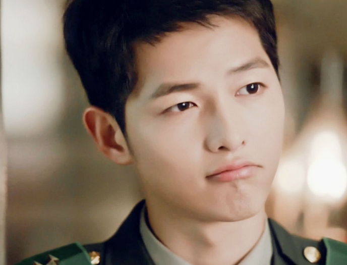 「宋仲基」双宋事件一年后，宋仲基首携女伴亮相，惊艳众人