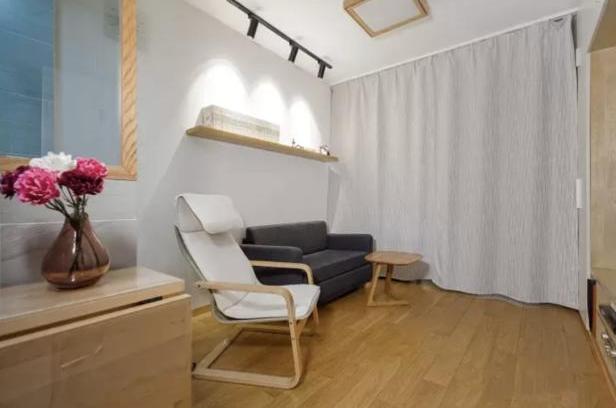 |香港31平米迷你户型,进门就有亮点,把阳台抬高一点,太机智了