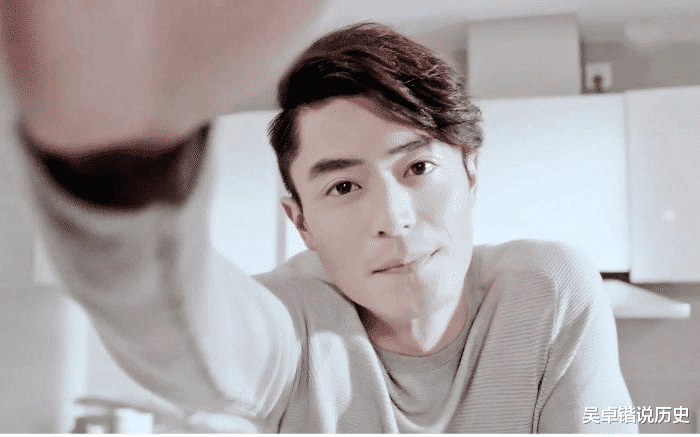 「公益」霍建华40岁前任与43岁现任相比，仅三岁之差，网友：一个少女一个美妇