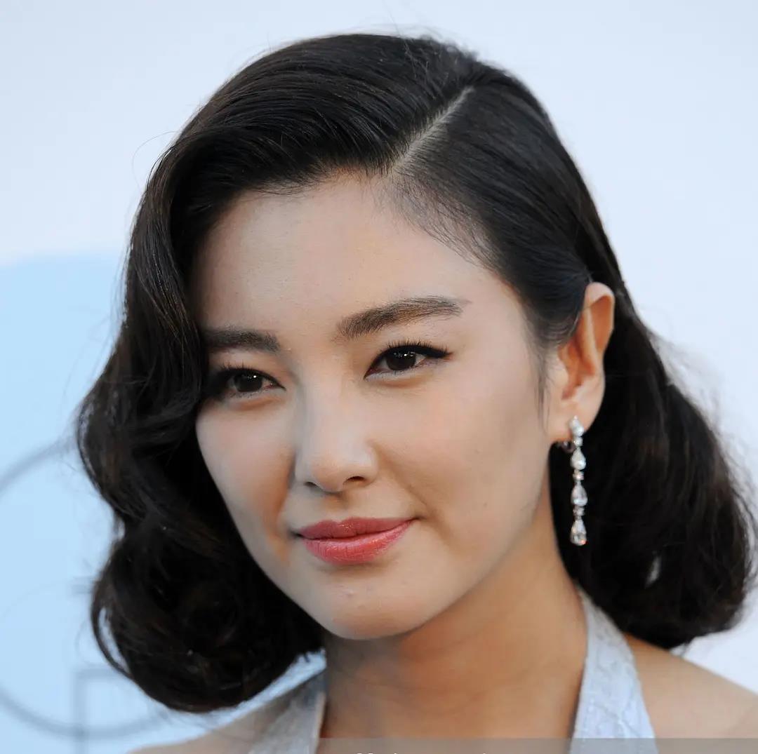 李宇春|女明星无修高清图:钟楚曦简直女版萧敬腾,李宇春真的有吓到我