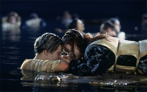 泰坦尼克号|泰坦尼克号的珍贵海底彩照：人类残骸清晰可见，10年后将彻底消失