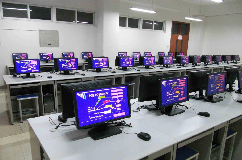 #数学#想报考“计算机类专业”，数学和英语成绩不好，怎么学才好就业