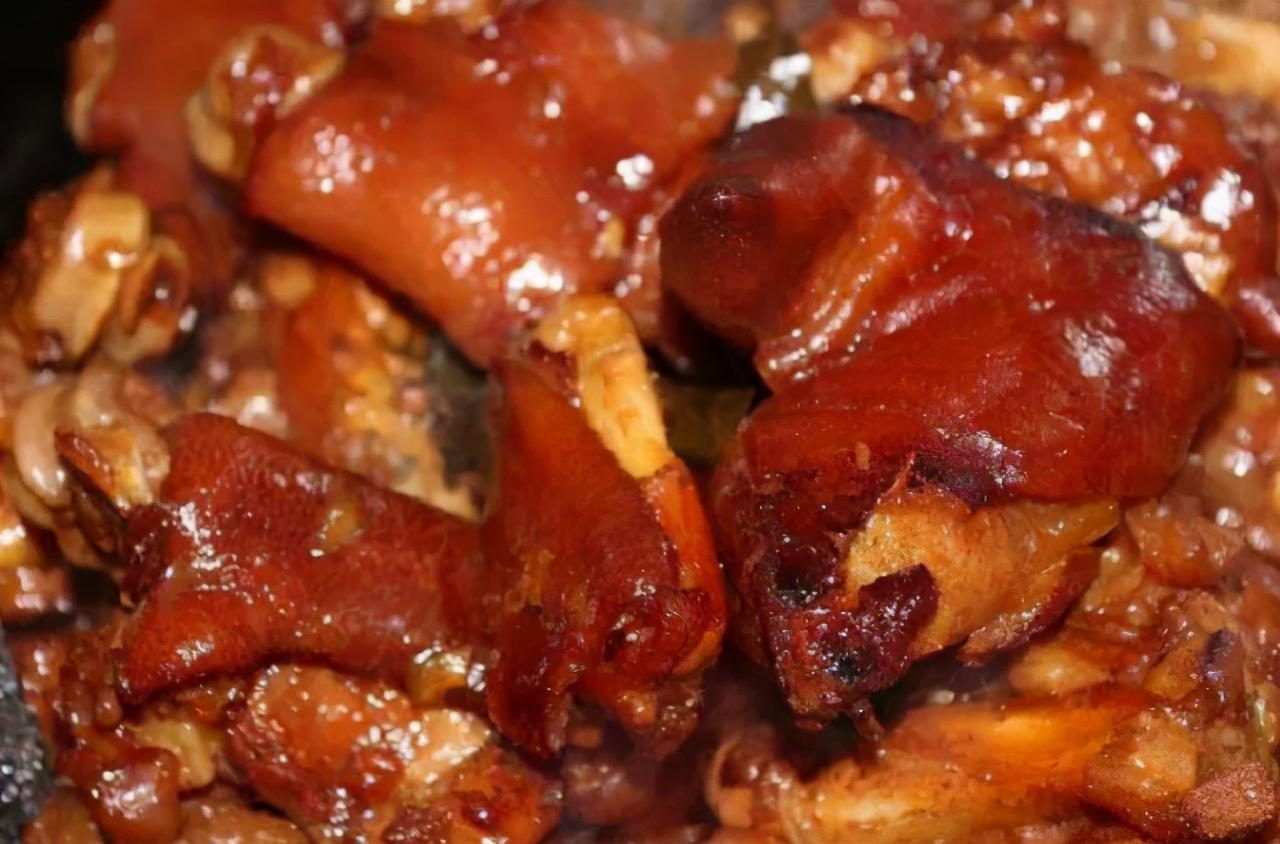 猪蹄|买猪蹄时，别只知道挑大的，肉贩子：牢记8句顺口溜，一挑一个准