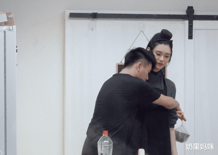 牛奶|奚梦瑶产后洗碗，头上的“小帽子”却引起注意，生过娃的女性都懂