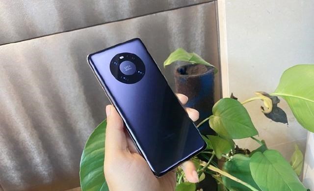 小米科技|华为Mate40Pro真机首上手,网友:不愧是华为最强旗舰,太美