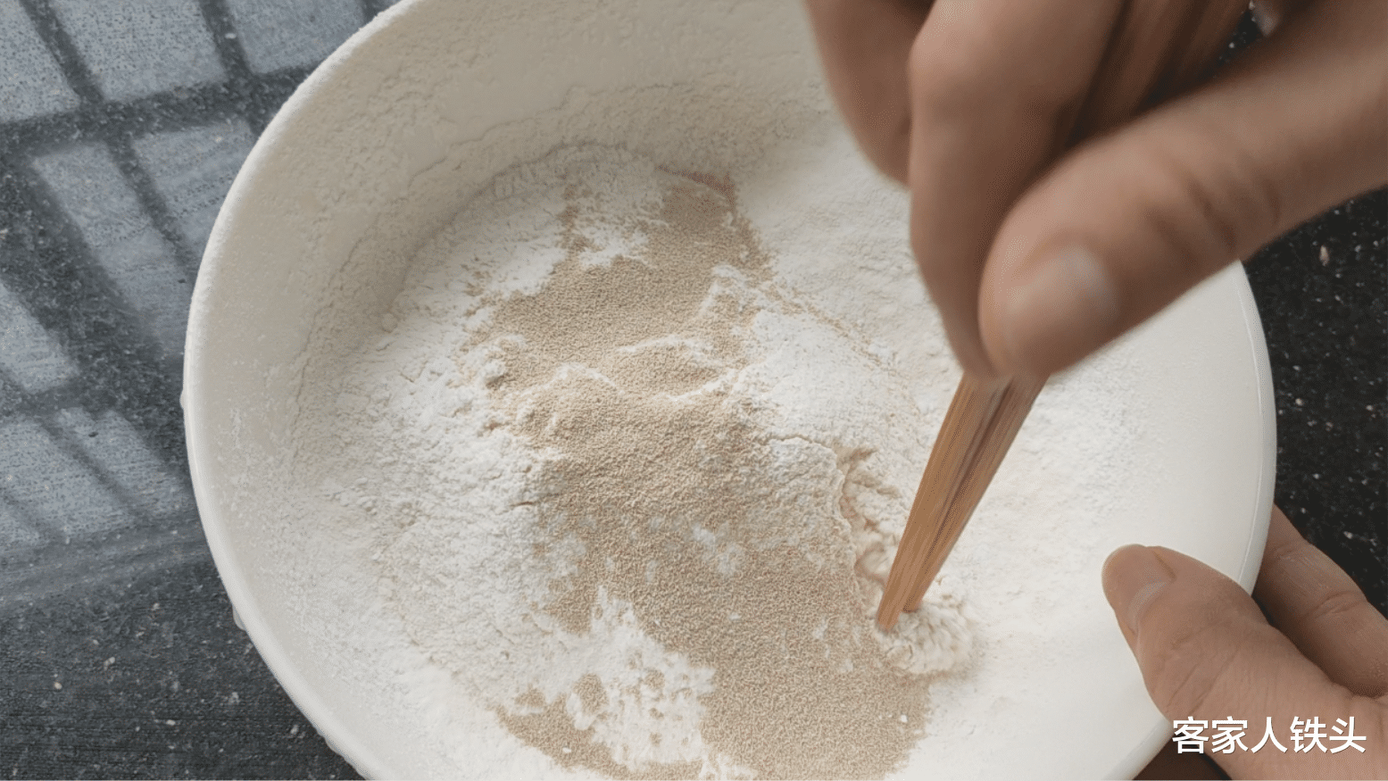 红糖@早餐吃啥好?手把手教你客家马拉糕,配方简单易做,便宜又好吃!